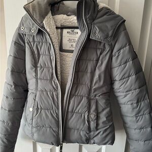 Hollister Women's Light Gray Sherpa-Lined Puffer Jacket